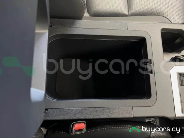 Toyota Land Cruiser 250 Белый