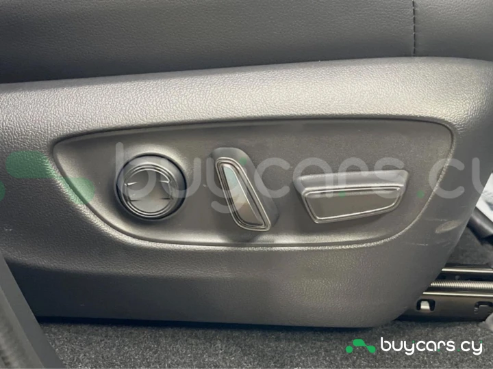 Toyota Land Cruiser 250 Белый