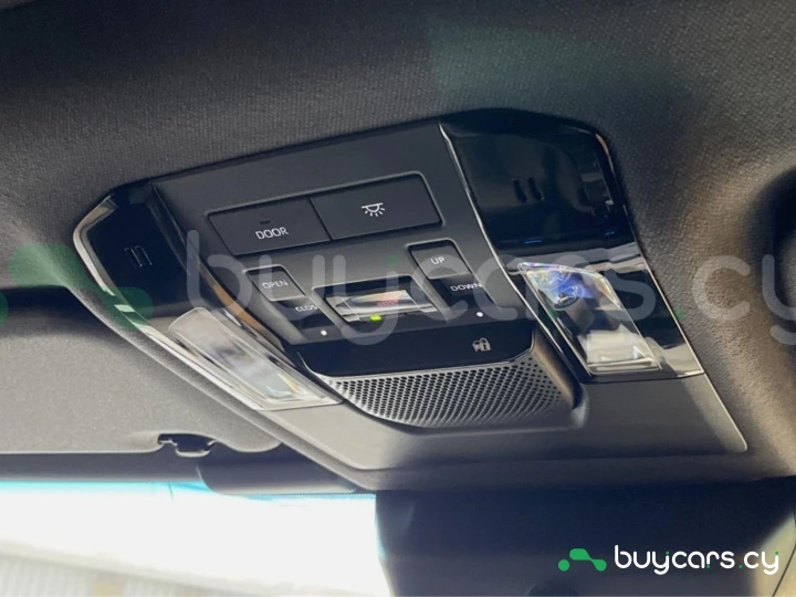 Toyota Land Cruiser 250 Белый