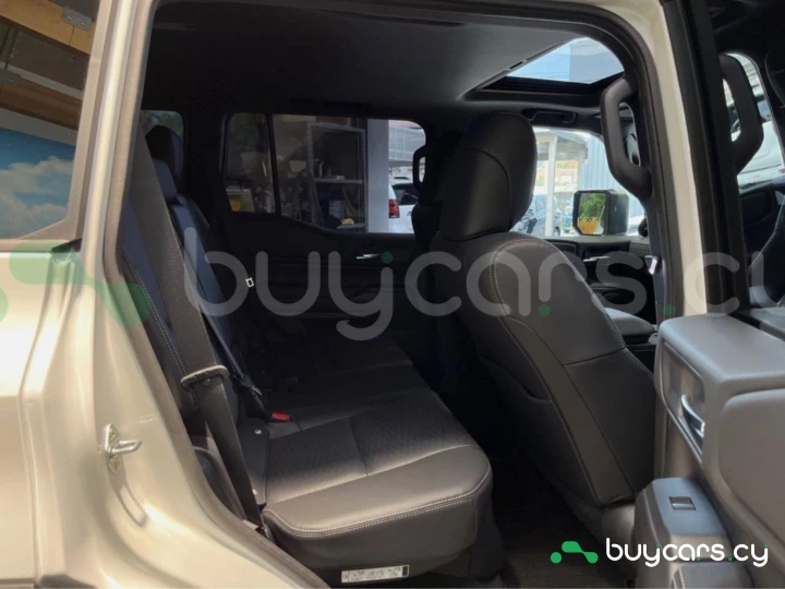 Toyota Land Cruiser 250 Белый