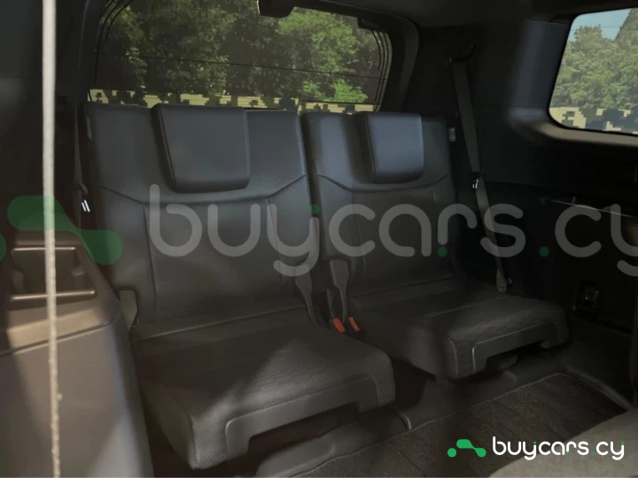 Toyota Land Cruiser 250 Белый