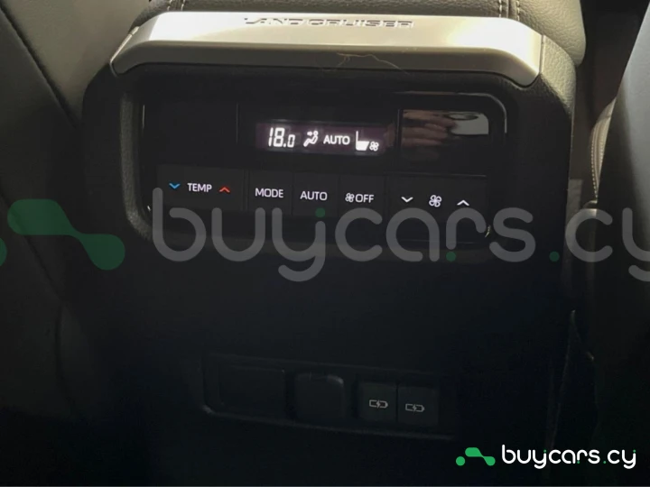 Toyota Land Cruiser 250 Белый