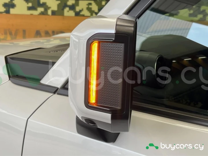 Toyota Land Cruiser 250 Белый