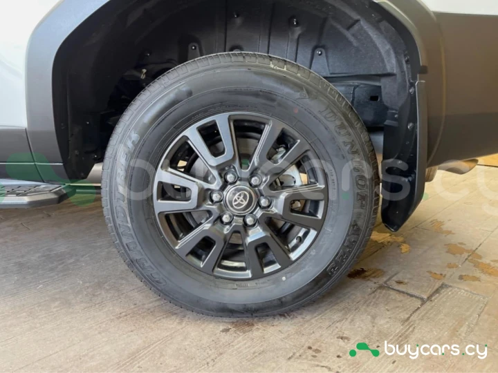 Toyota Land Cruiser 250 Белый