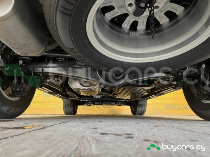 Toyota Land Cruiser 250 Белый