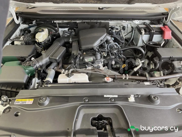 Toyota Land Cruiser 250 Белый