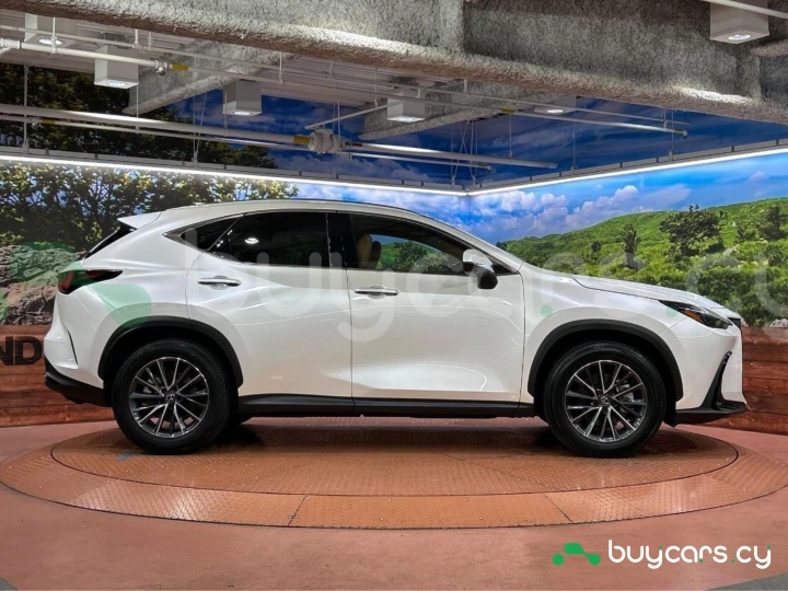 Lexus NX Белый
