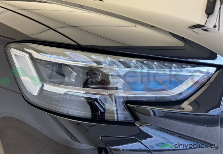 Audi A8 Black