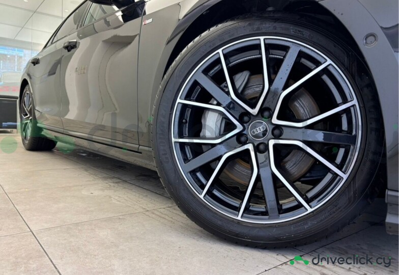 Audi A8 Black