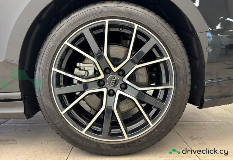 Audi A8 Black