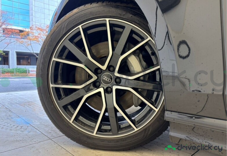 Audi A8 Black