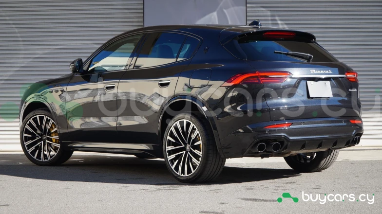 Maserati Grecale Черный