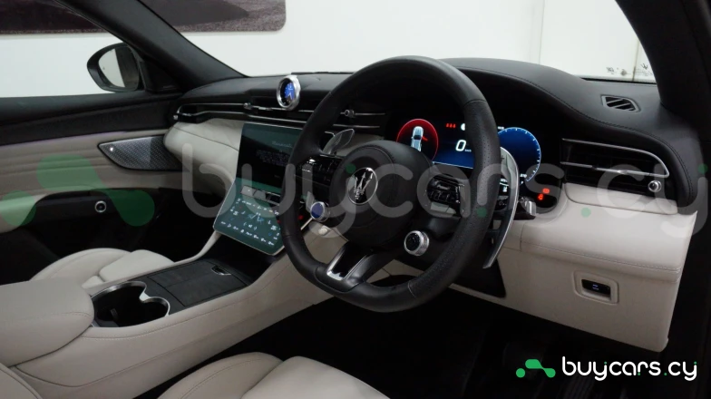 Maserati Grecale Черный