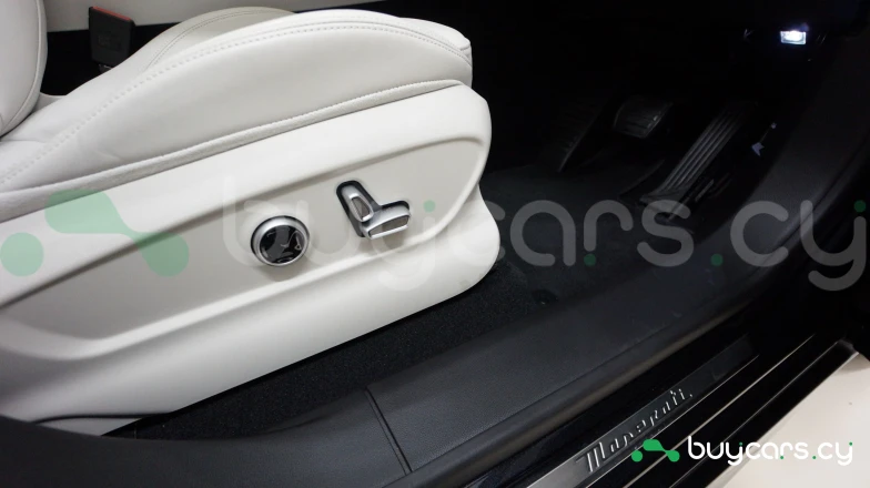 Maserati Grecale Черный