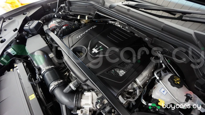 Maserati Grecale Черный