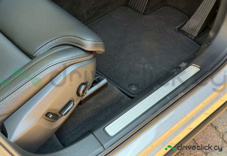 Volvo XC60 Серый