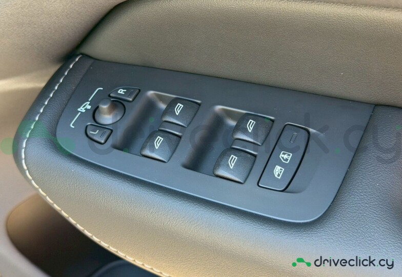 Volvo XC60 Серый