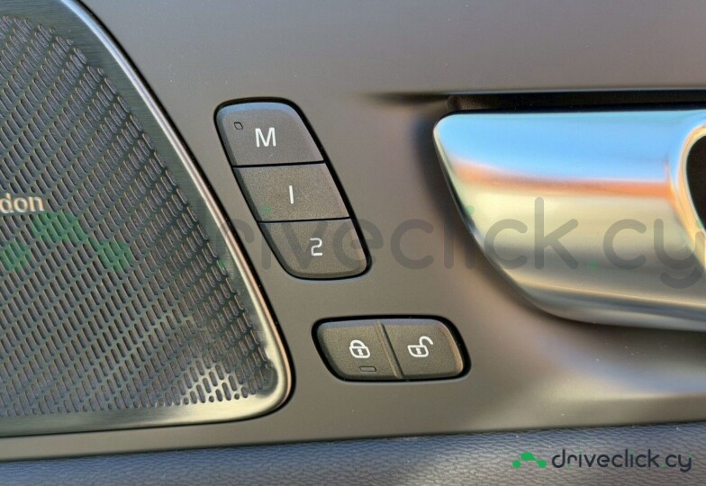 Volvo XC60 Серый