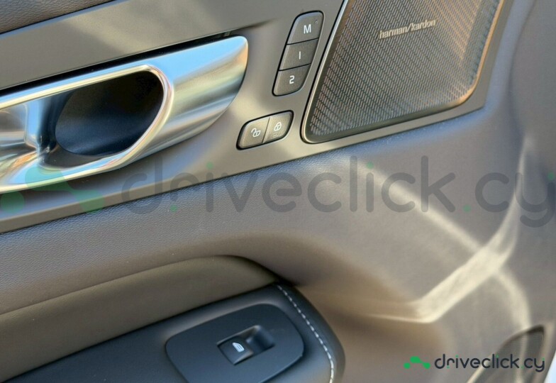 Volvo XC60 Серый