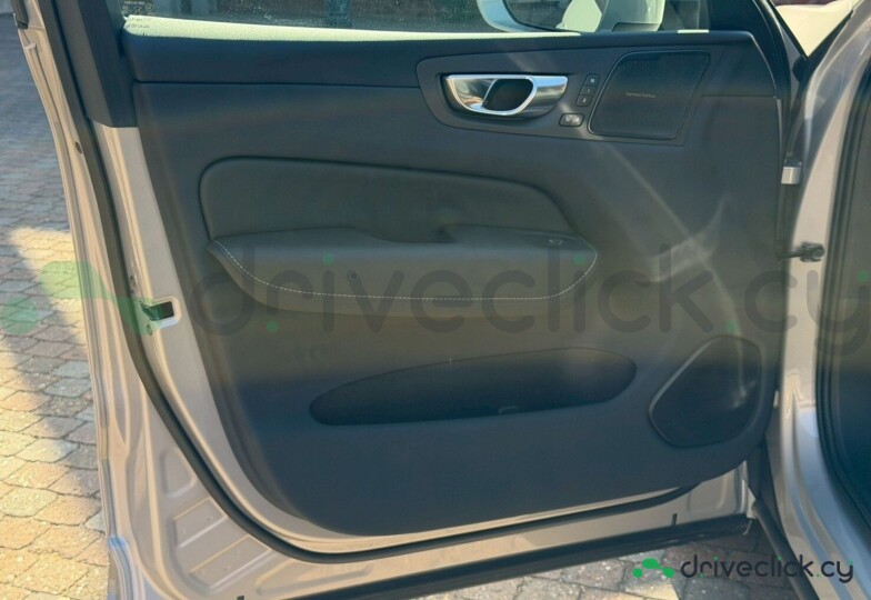 Volvo XC60 Серый