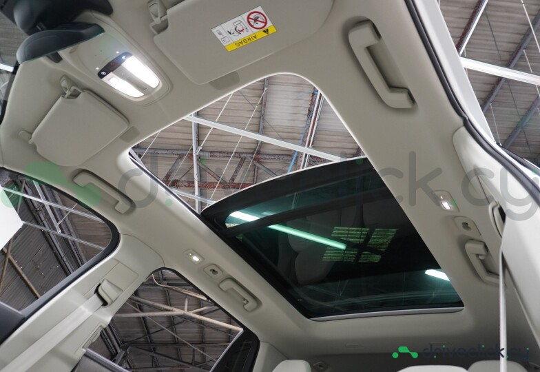 Volvo XC90 White