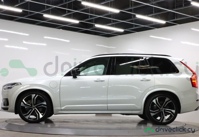 Volvo XC90 White