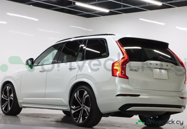 Volvo XC90 White