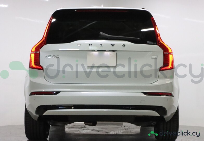 Volvo XC90 White
