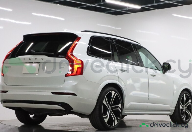Volvo XC90 White
