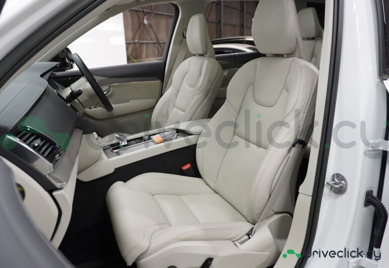 Volvo XC90 White