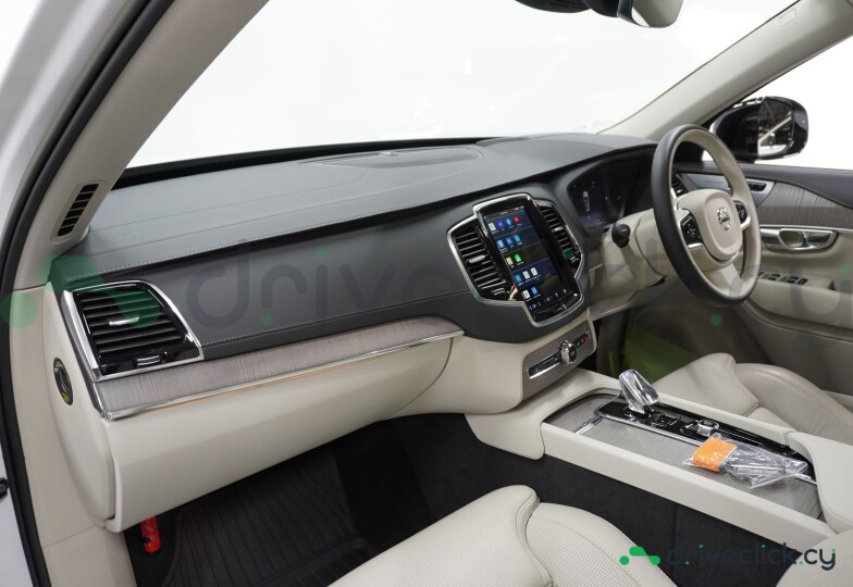 Volvo XC90 White