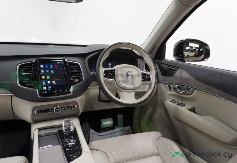 Volvo XC90 White