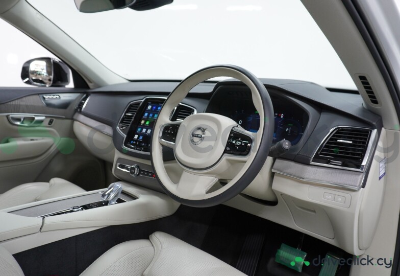 Volvo XC90 White