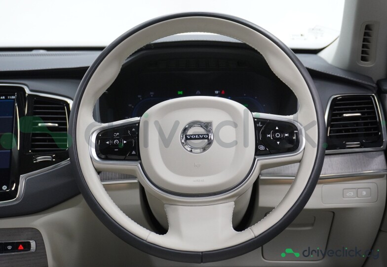 Volvo XC90 White