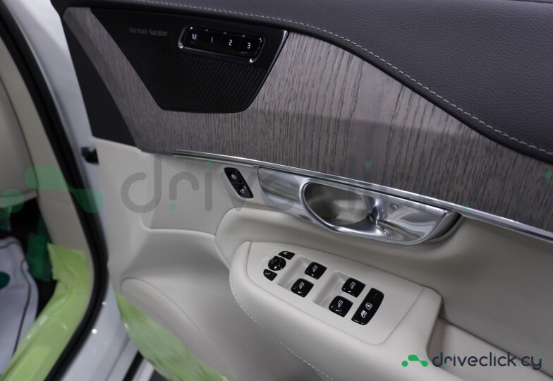 Volvo XC90 White