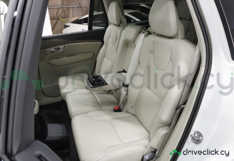 Volvo XC90 White