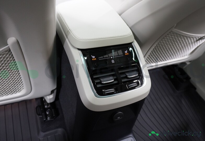 Volvo XC90 White