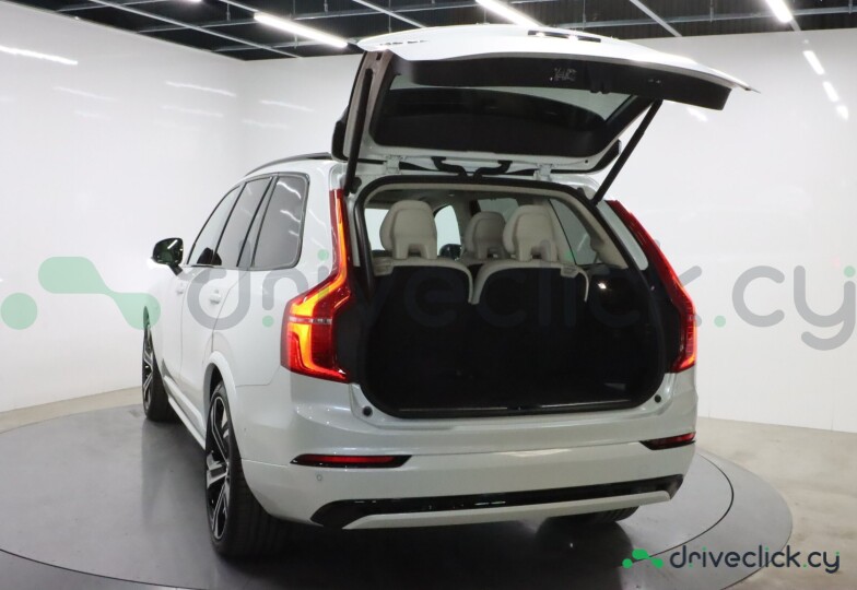 Volvo XC90 White
