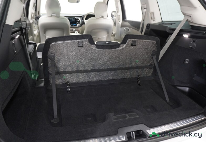 Volvo XC90 White