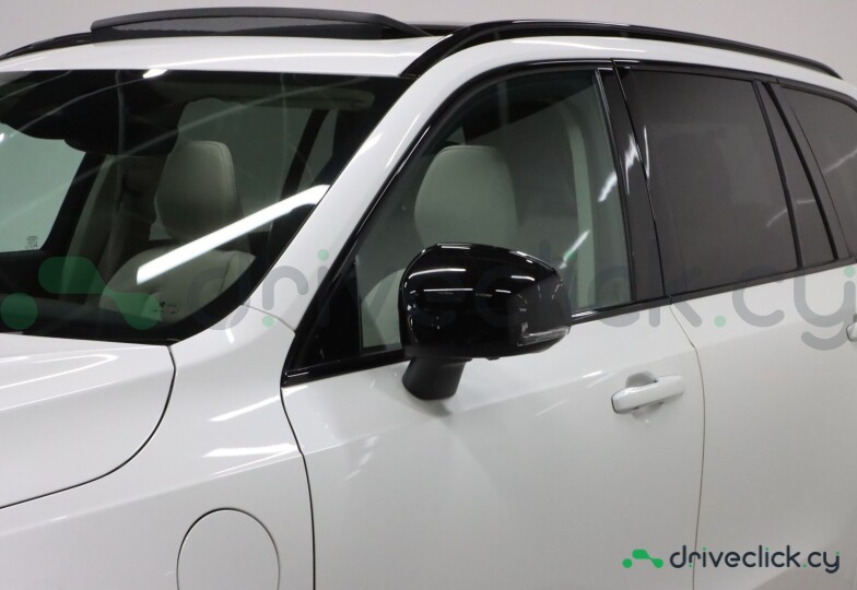 Volvo XC90 White