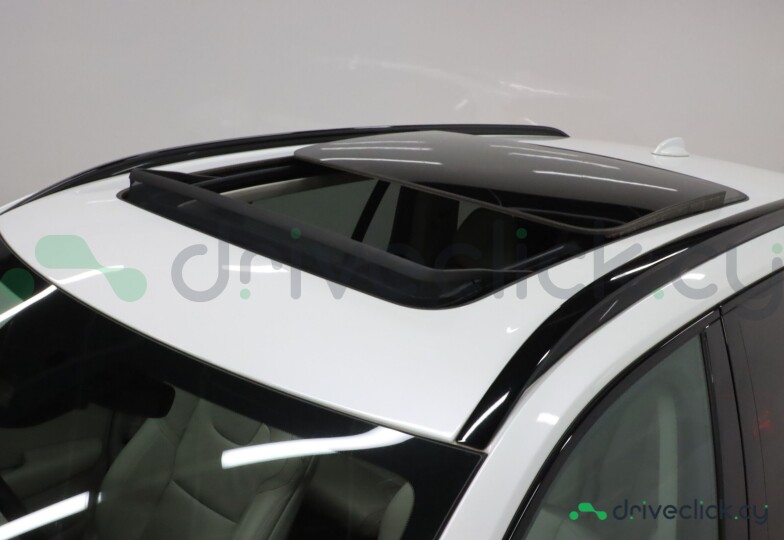 Volvo XC90 White