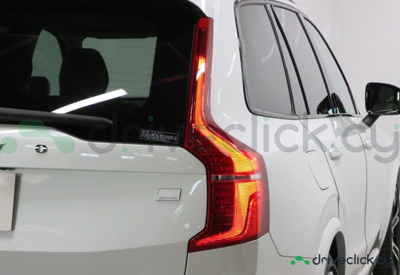 Volvo XC90 White