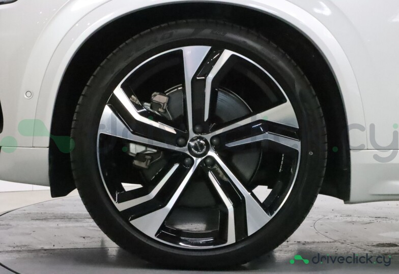 Volvo XC90 White