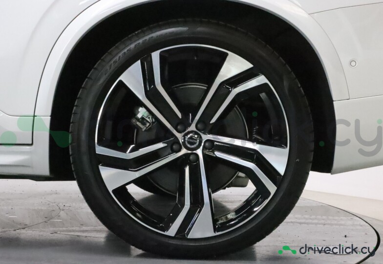 Volvo XC90 White