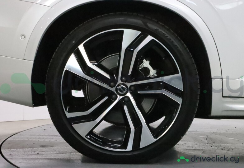 Volvo XC90 White
