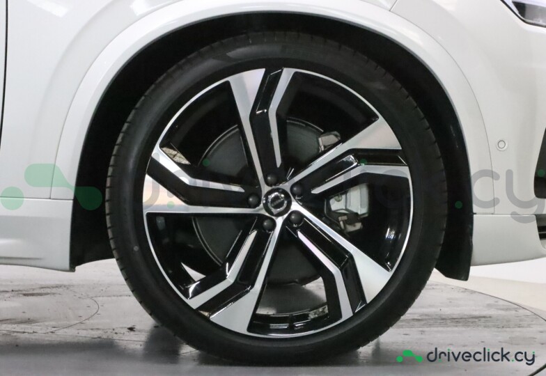 Volvo XC90 White