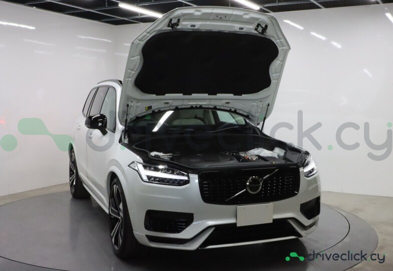 Volvo XC90 White