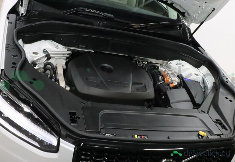 Volvo XC90 White