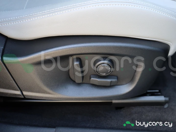 Jaguar E-Pace Белый