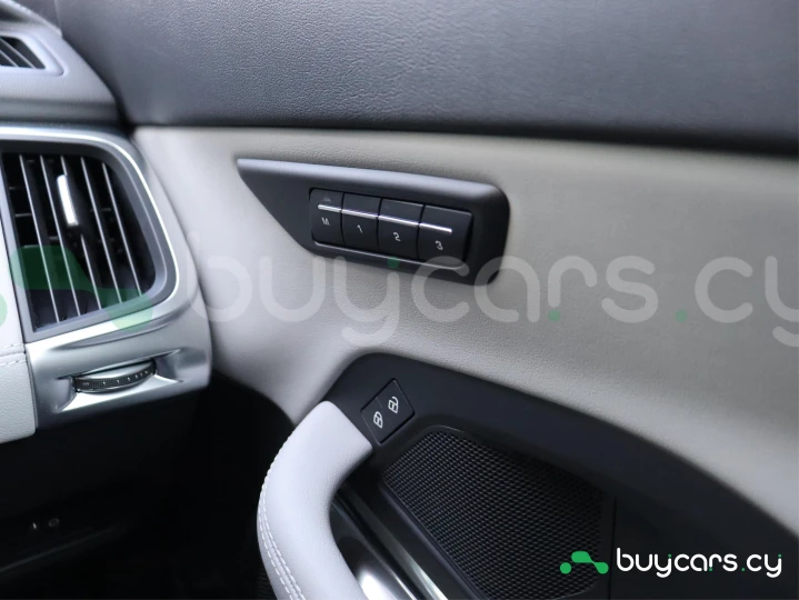 Jaguar E-Pace Белый